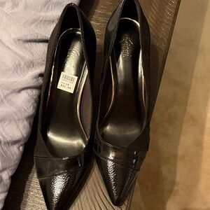 FIONI Clothing Black Patent Heels